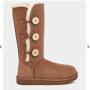 UGG Bailey Button Triplet Chestnut Size 7